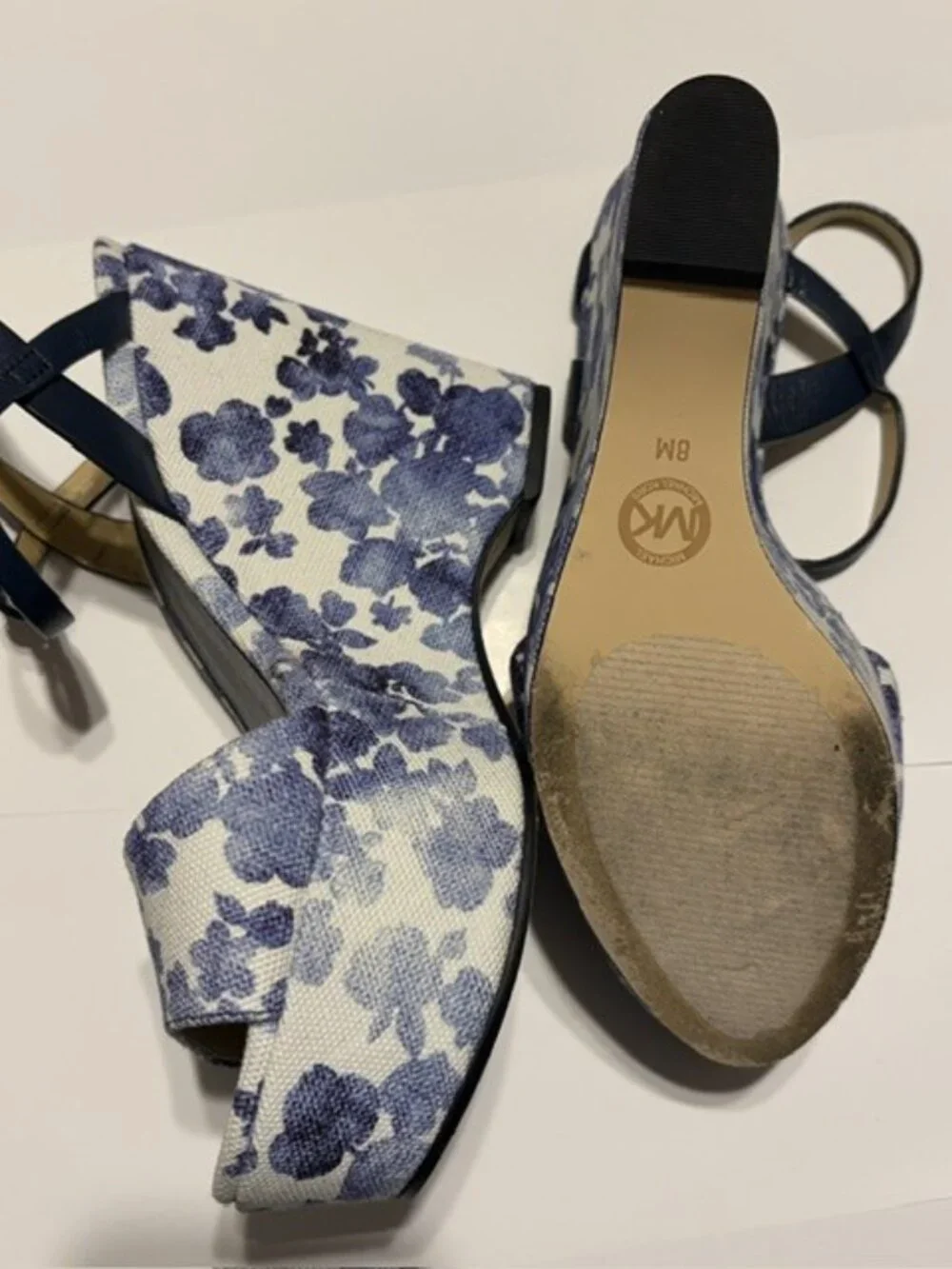Micheal Kors white with blue flora print 5in heal Shoe Wedges